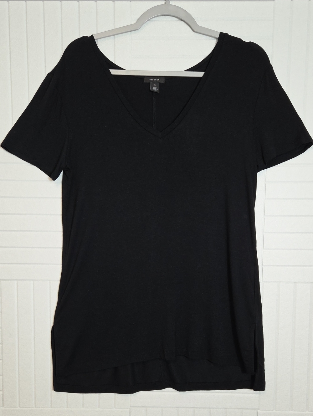 Halogen V-Neck Black Staple Split Hem Tee Size M